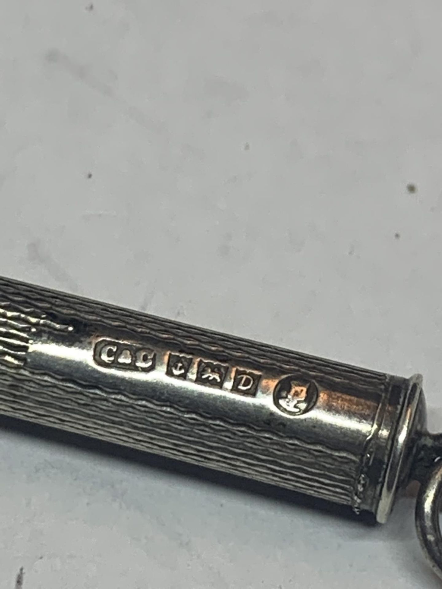 A HALLMARKED BIRMINGHAM SILVER 1953 CIGAR PIERCER - Image 4 of 4