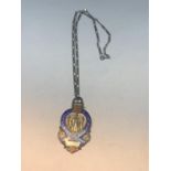 A HALLMARKED BIRMINGHAM SILVER 1925 MASONIC MEDAL ON A CHAIN