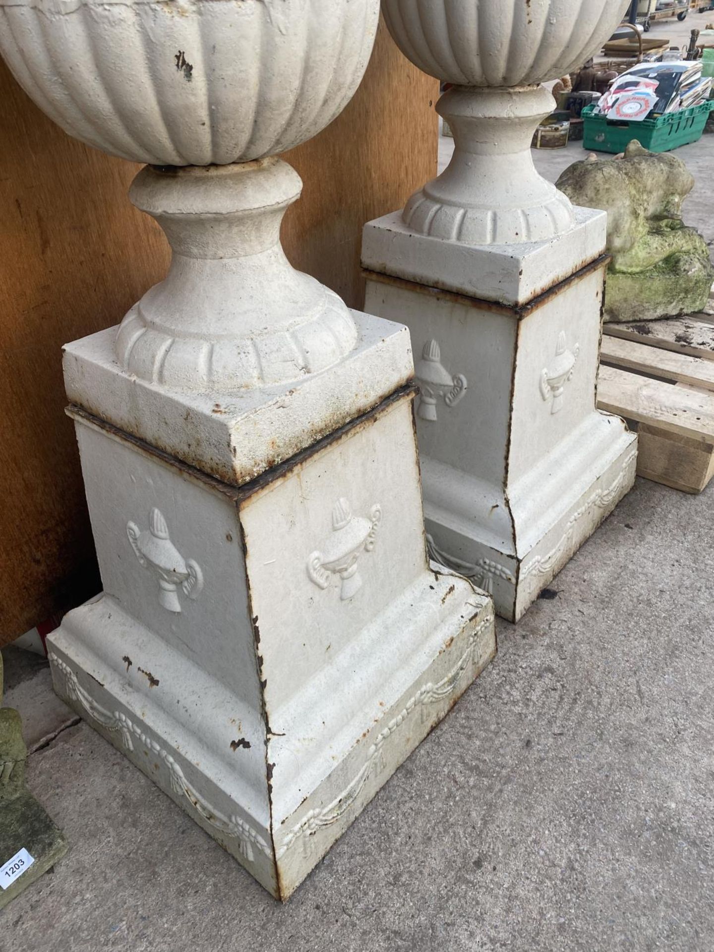 A PAIR OF LARGE CAST IRON URN PLANTERS ON PEDASTEL BASES (ONE A/F) (H:115CM) - Image 5 of 6