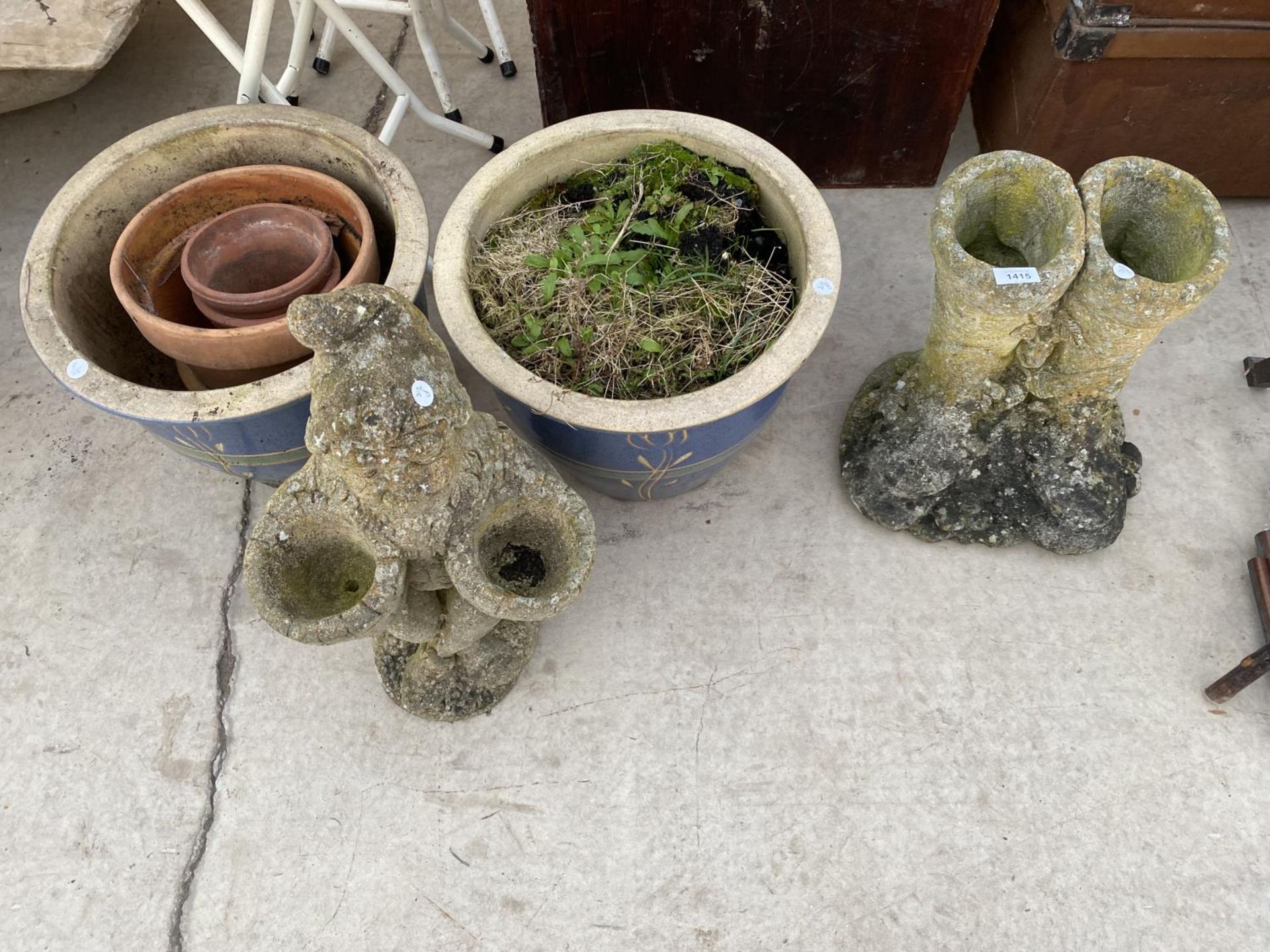 AN ASSORTMENT OF GARDEN ITEMS TO INCLUDE TWO RECONSTITUTED STONE PLANTER/ORNAMENTS AND TERRACOTTA