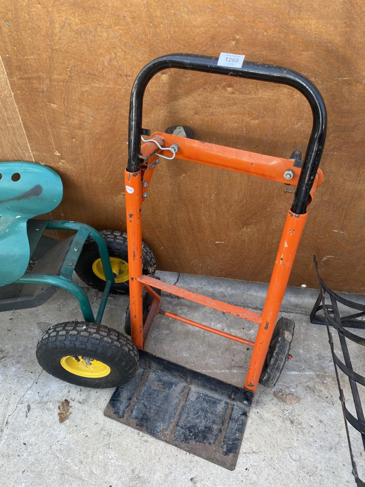 A FOLDING SACK TRUCK AND A WHEELED GARDEN SEAT - Image 2 of 3