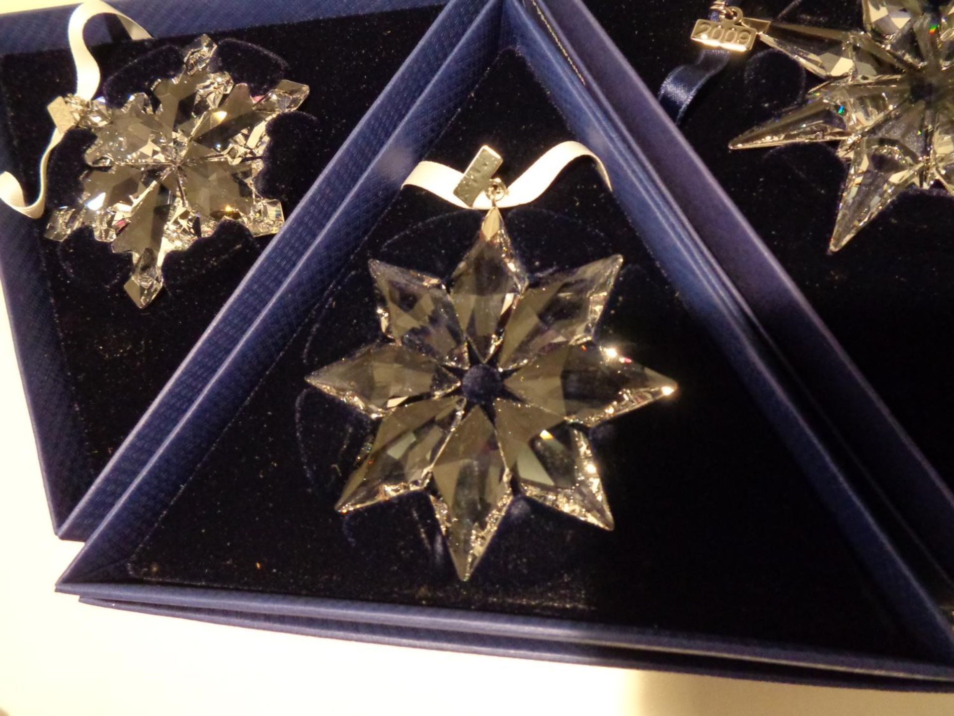 THREE SWAROVSKI ANNUAL EDITION SNOWFLAKE CHRISTMAS ORNAMENTS 2009, 2012, 2013 IN BOXES - Image 3 of 4