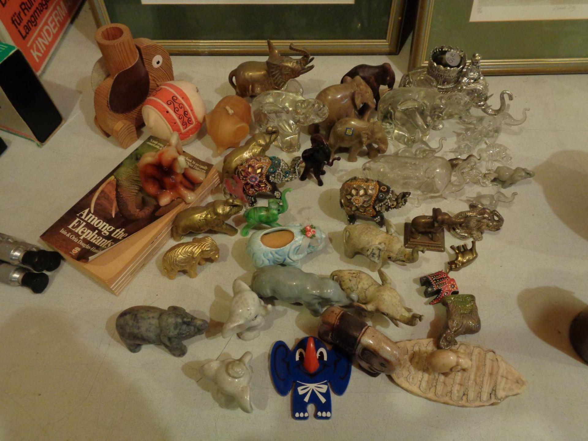A COLLECTION OF VARIOUS ELEPHANTS TO INCLUDE BRASS, CERAMIC, GLASS ETC