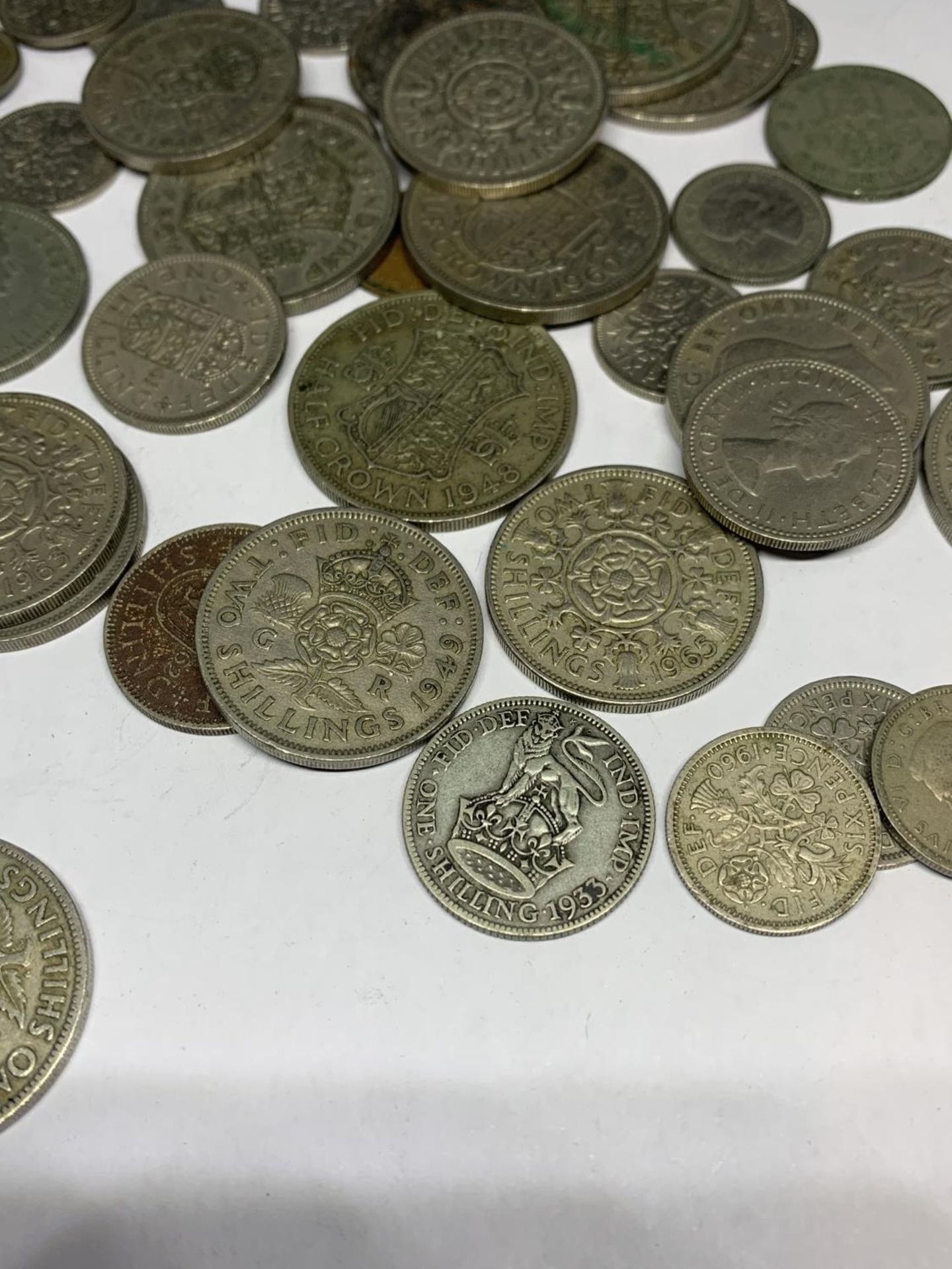 A QUANTITY OF PRE DECIMAL COINS TO INCLUDE CROWNS, HALF CROWNS, SHILLINGS SIXPENCE ETC - Image 6 of 6