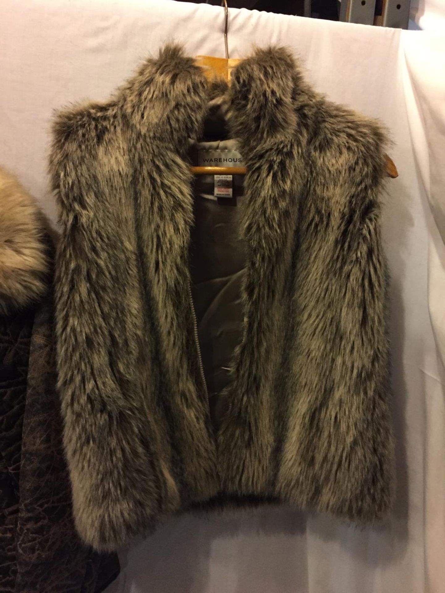 A LADIES LAKELAND COAT SIZE 14 AND A WAREHOUSE FAUX FUR GILET IN A SIZE 16 - Image 2 of 5