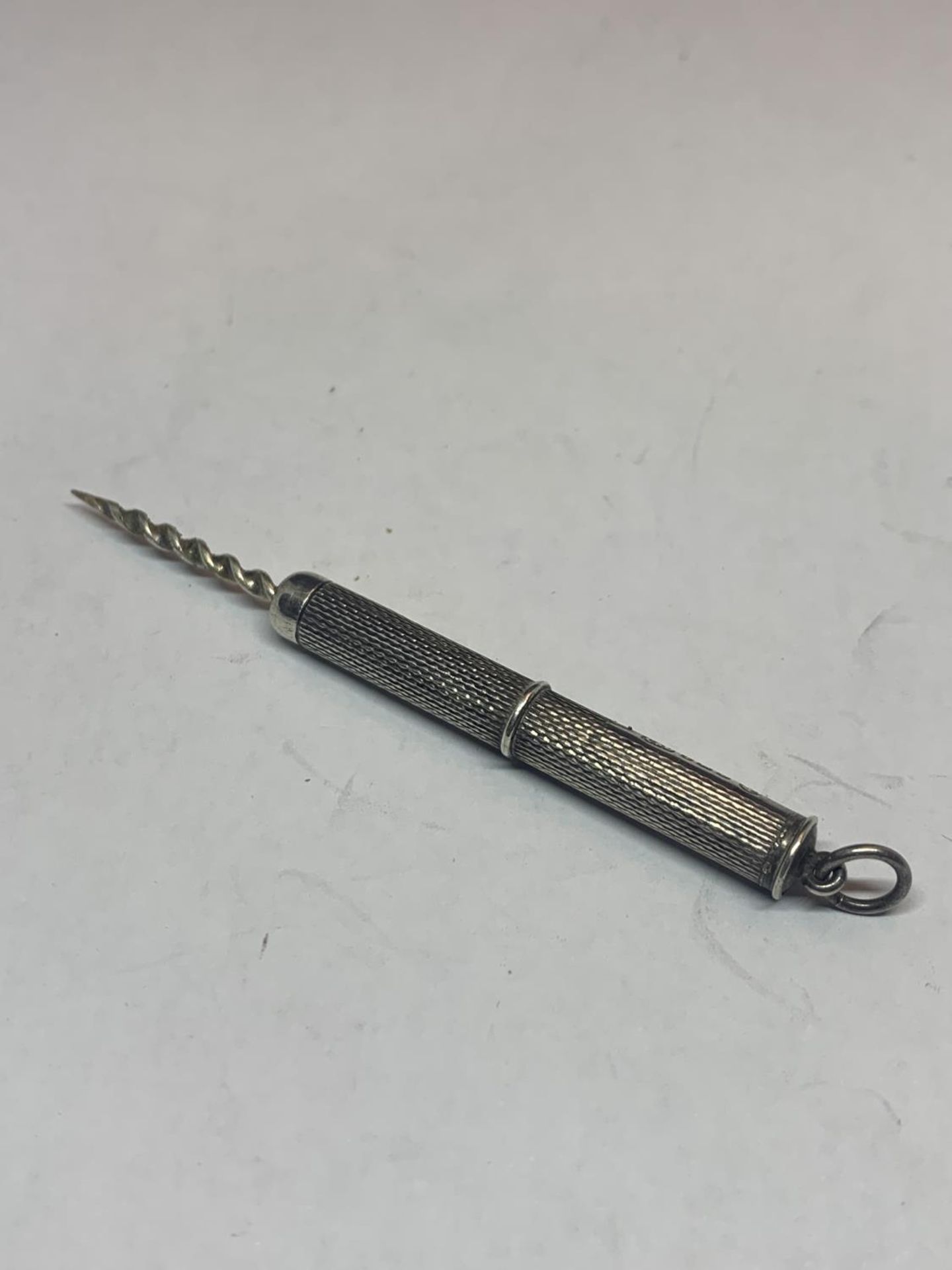 A HALLMARKED BIRMINGHAM SILVER 1953 CIGAR PIERCER