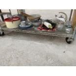 AN ASSORTMENT OF KITCHEN ITEMS TO INCLUDE PANS, A KETTLE AND GLASS JARS ETC