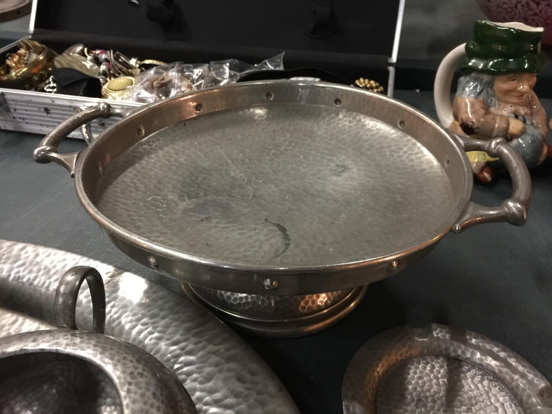 A PEWTER TEASET ON A TRAY, A PLATE ON A STAND AND THREE SMALLER PLATES - Image 5 of 6