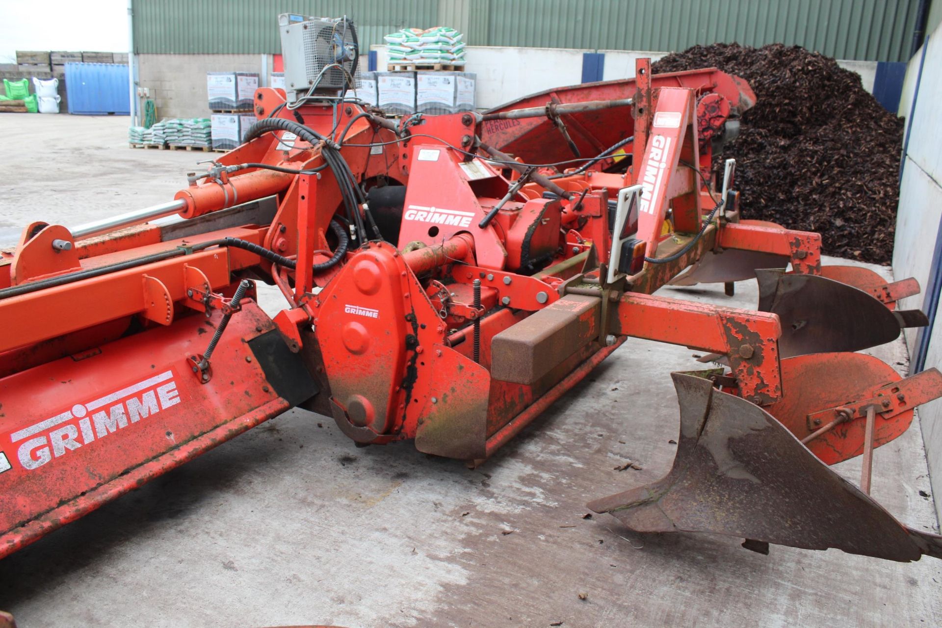 A GRIMME THREE ROW BED TILLER +VAT - Image 4 of 5
