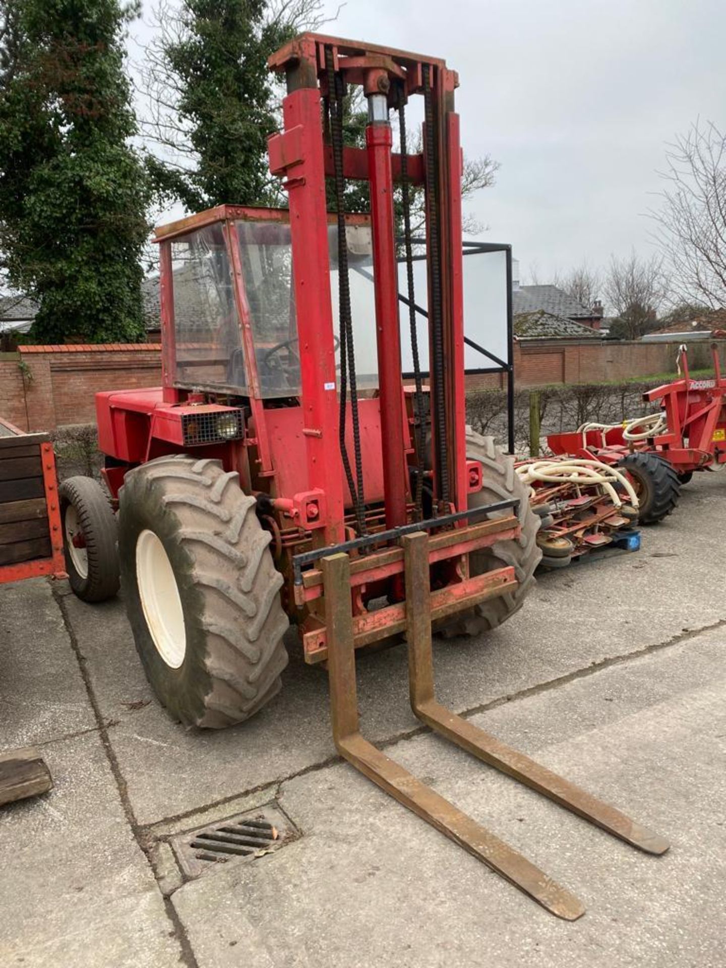 A MANITOU ROUGH TERRAIN FORK LIFT NO VAT - Image 2 of 5