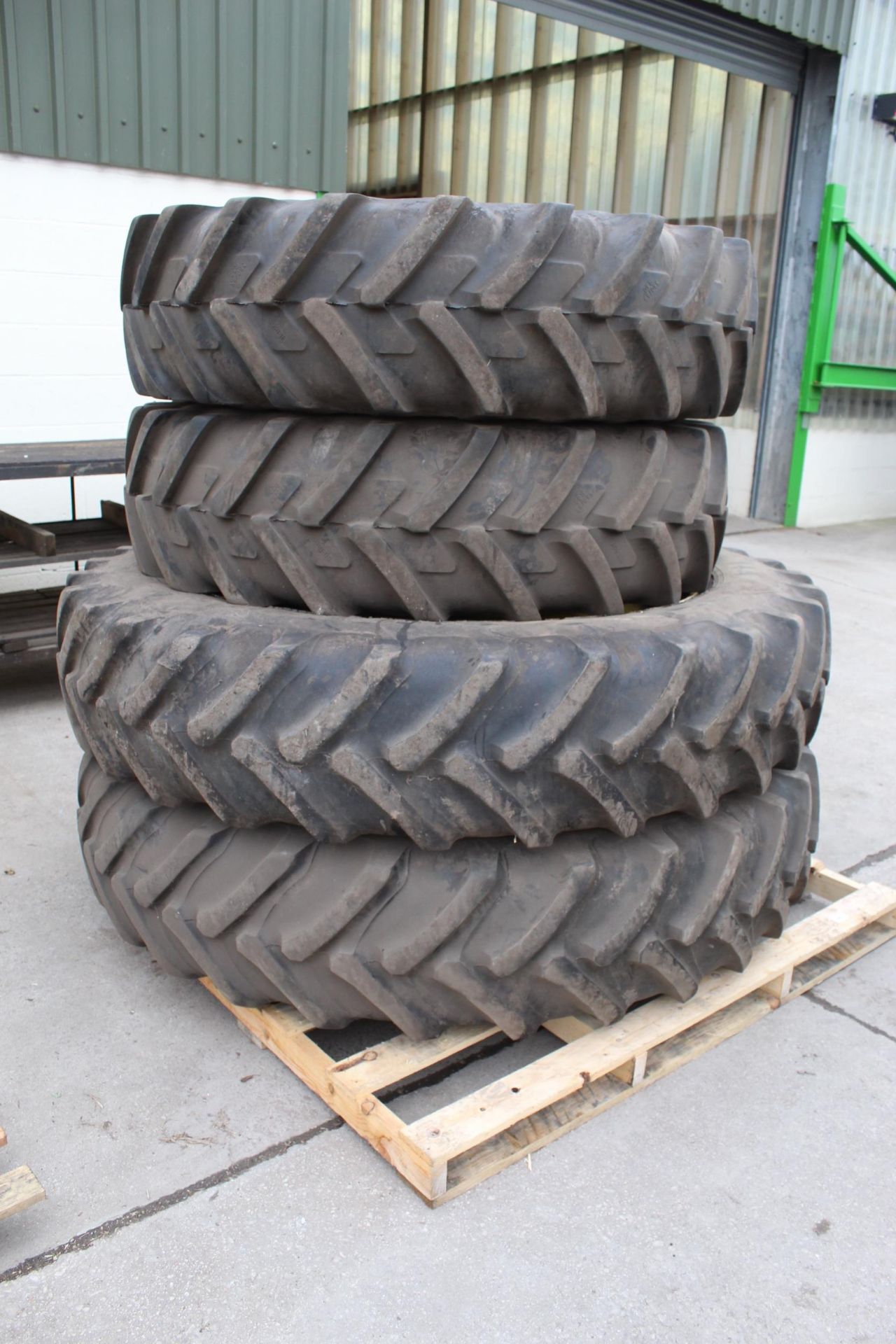 TWO 14.9 R46 ALLIANCE ROWCROP WHEELS AND TWO 380/85 R30 MICHELIN ROWCROP WHEELS +VAT