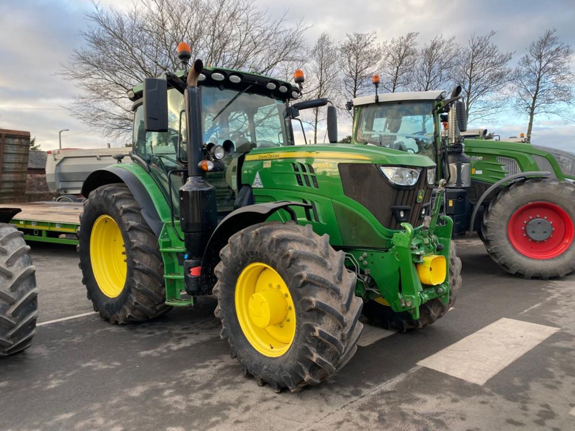 A 2017 JOHN DEERE 6155R TRACTOR 5797 HOURS FRONT LINKAGE & PTO AUTOPOWER COMMAND ARM REAR 650R 38 - Image 3 of 17