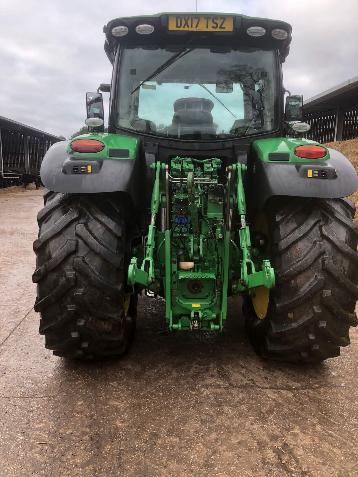 A 2017 JOHN DEERE 6155R TRACTOR 5797 HOURS FRONT LINKAGE & PTO AUTOPOWER COMMAND ARM REAR 650R 38 - Image 4 of 17