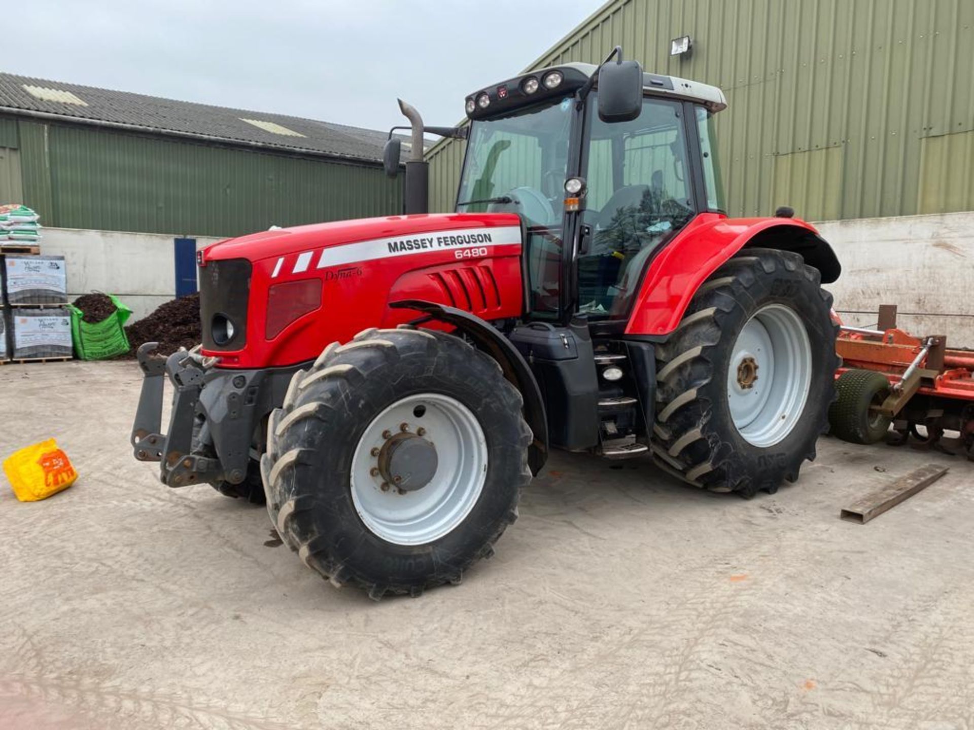 A 2010 MASSEY FERGUSON 6480 TRACTOR 50KPH MECHANICAL CAB SUSPENTION 8265 HOURS 580/70R 38 & 480/