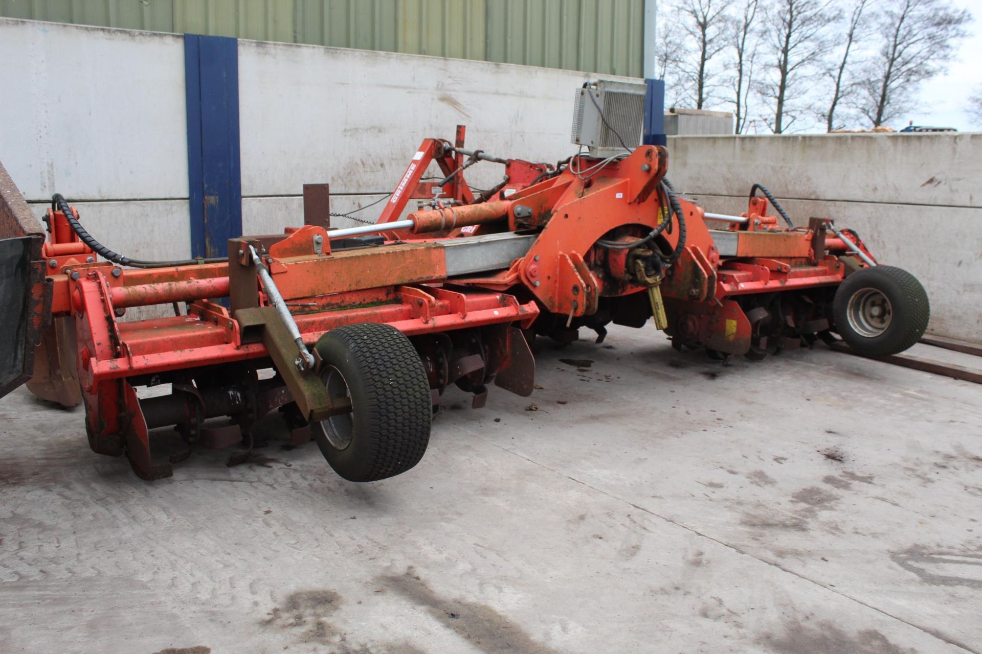 A GRIMME THREE ROW BED TILLER +VAT - Image 3 of 5