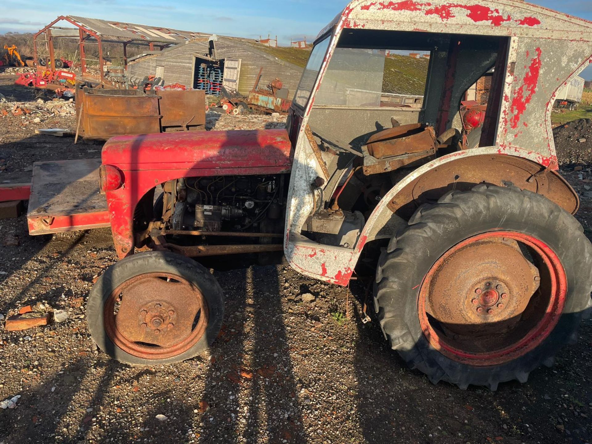 A FERGUSON 4 CYLINDER DIESEL ENGINE TRACTOR & REDUCTION GEAR BOX TRACTOR BEEN DRY STORED FOR 10