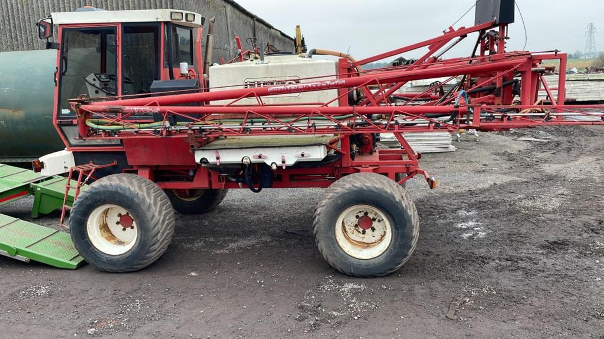 A BATEMAN HI LO CONTOR SPRAYER 1991 H402 DTA 24 METRE RDS SYSTEM NO VAT