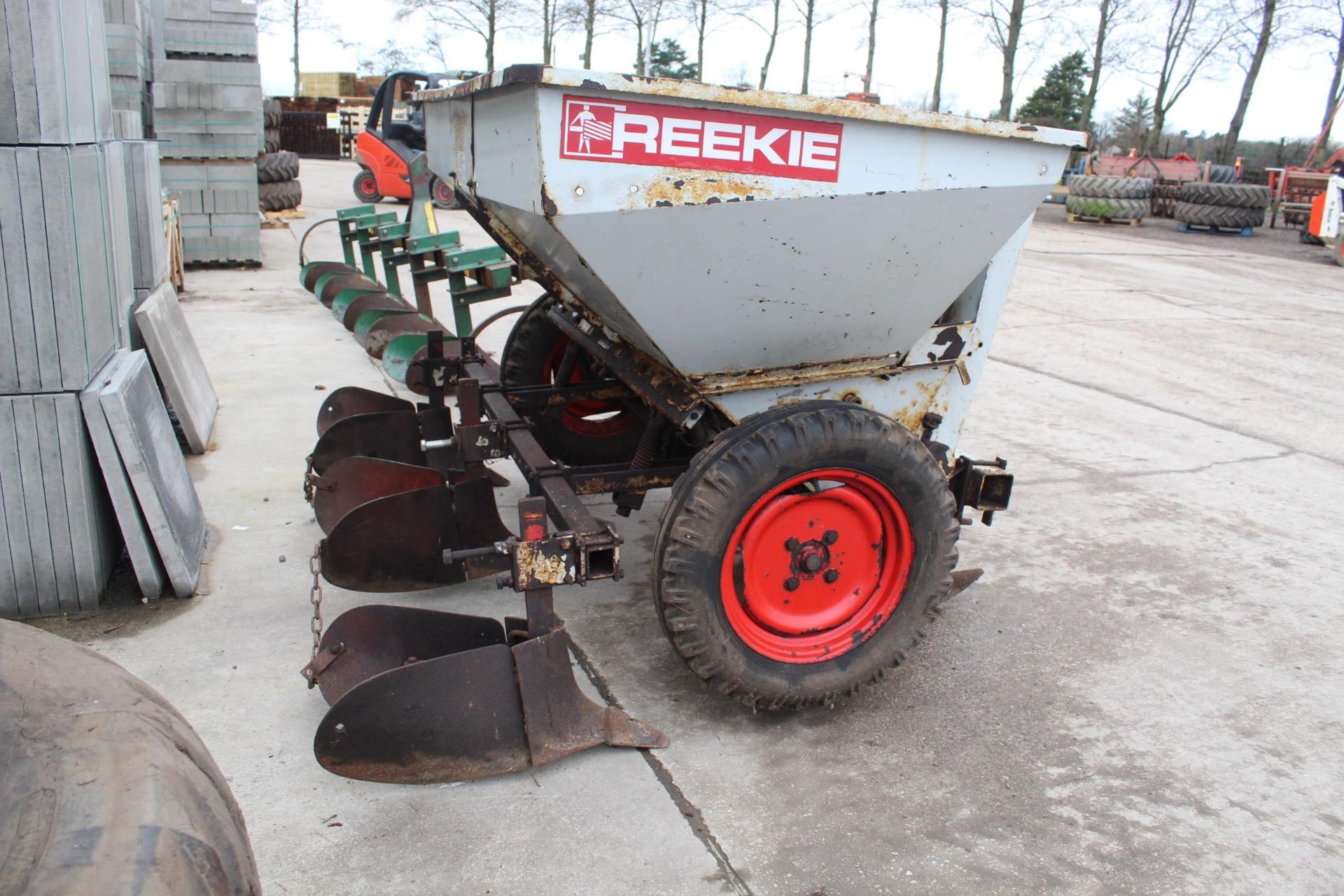 A REEKIE POTATO PLANTER FOR 36" DRILLS - Image 3 of 4