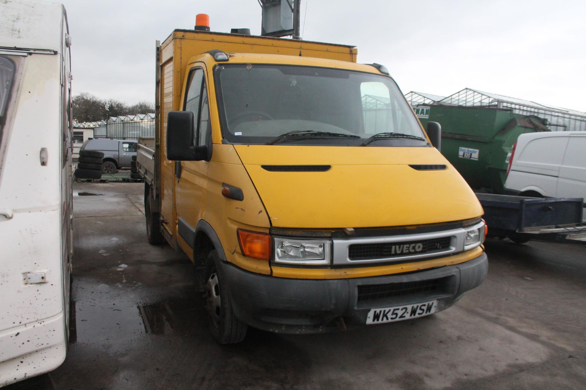 IVECO 3.5 TOOL CAB TIPPER NO MOT STARTS AND DRIVES REG NO WK52 WSW 130K + VAT - Image 2 of 3