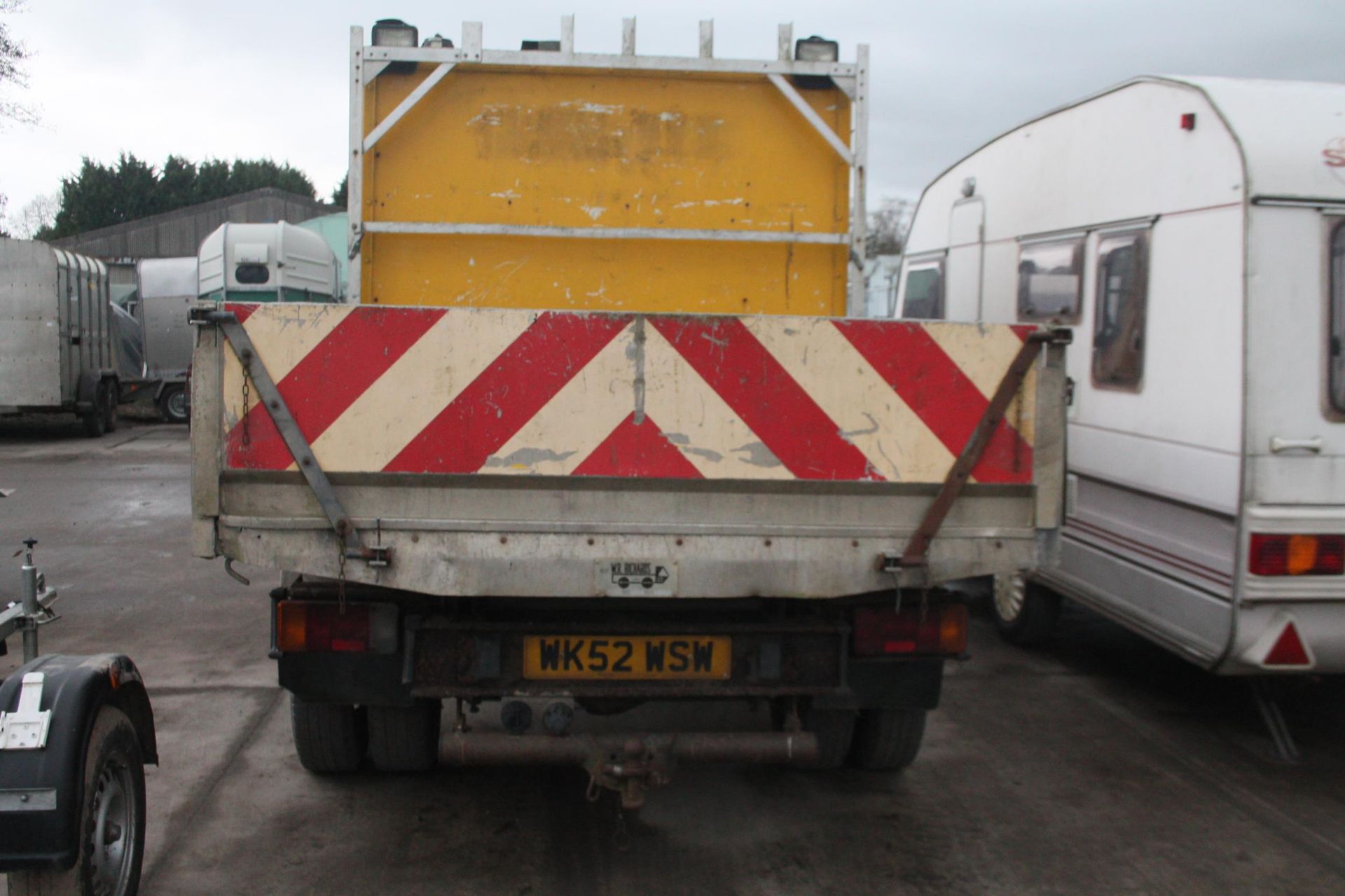 IVECO 3.5 TOOL CAB TIPPER NO MOT STARTS AND DRIVES REG NO WK52 WSW 130K + VAT - Image 3 of 3