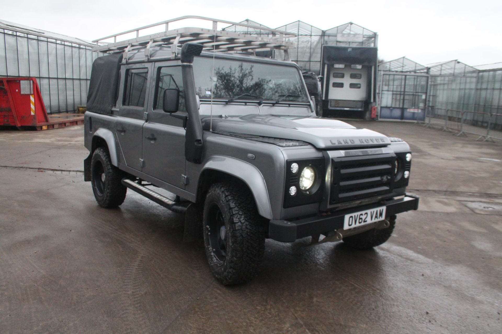 LAND ROVER DEFENDER 110 OU62 VAM, 2.2 PUMA ENGINE, MANUAL,28500 MILES, MOT 9/2022 FULL SERVICE - Image 5 of 34