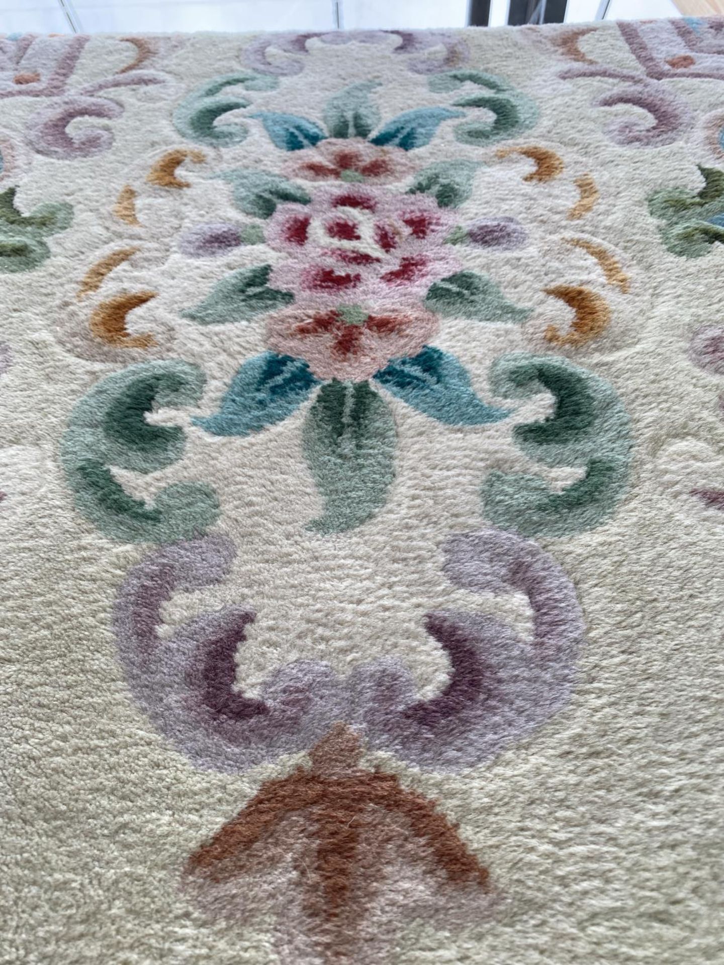 A RECTANGULAR CREAM PATTERNED RUG - Image 3 of 3