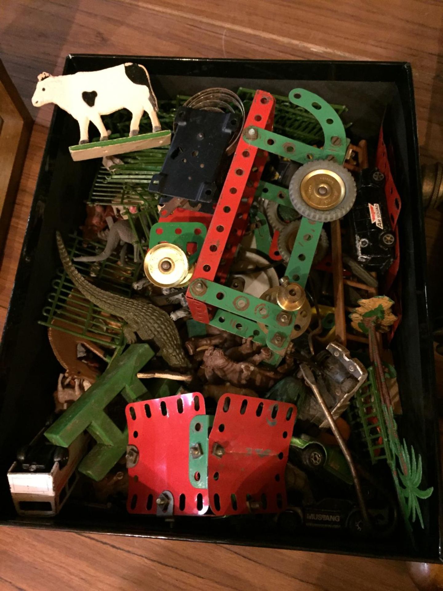 A QUANTITY OF MECCANO PIECES, WOODEN AND PLASTIC ANIMALS, DIECAST VEHICLES, ETC - Image 2 of 4