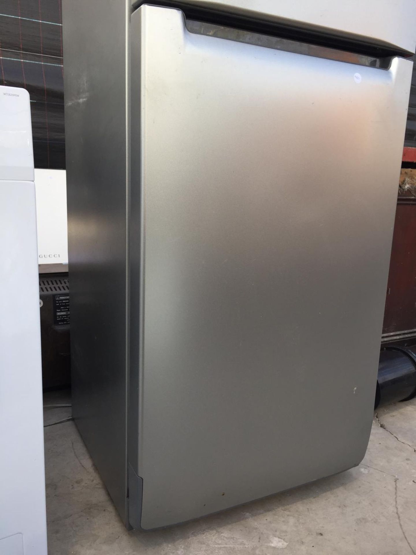 A SILVER HOTPOINT UPRIGHT FRIDGE FREEZER - Image 3 of 5