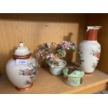 AN ASSORTMENT OF CERAMIC ITEMS TO INCLUDE AN ORIENTAL STYLE VASE AND GINGER JAR ETC