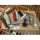 AN ASSORTMENT OF FOURTEEN POCKET KNIVES TO INCLUDE A SWISS ARMY KNIFE