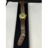 A VINTAGE SULLY SPECIAL 15 JEWEL AUTOMATIC WRIST WATCH WITH BROWN LEATHER STRAP IN A PRESENTATION