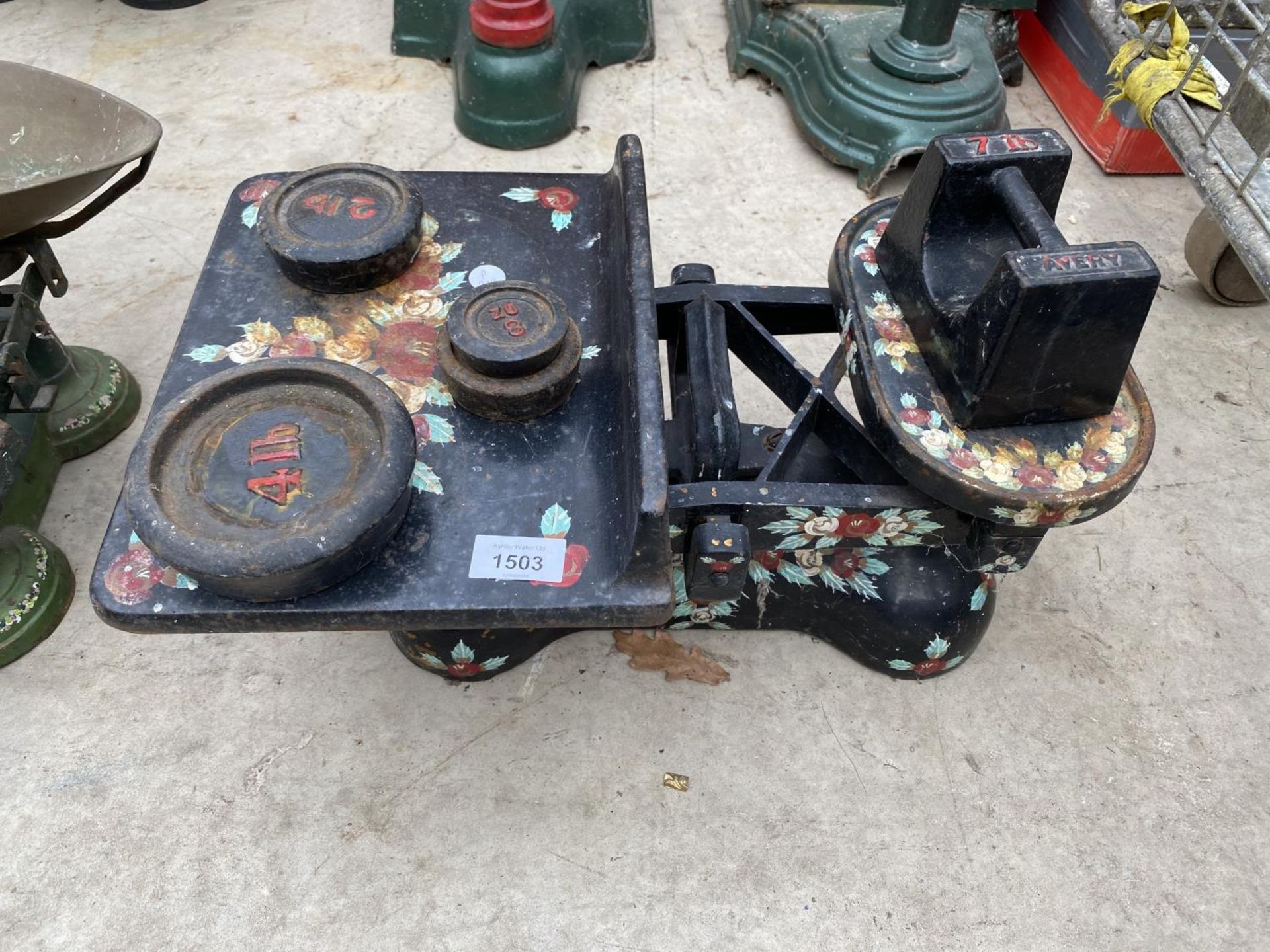 A SET OF VINTAGE FLOARAL PAINTED SCALES WITH VARIOUS WEIGHTS