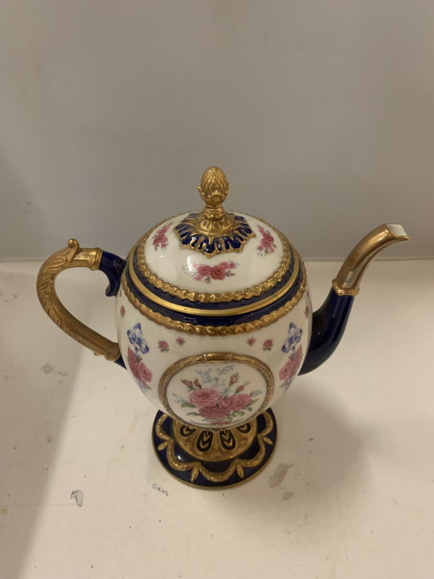 A FABERGE IMPERIAL TEAPOT WITH CERTIFICATE OF AUTHENTICITY - Image 3 of 7