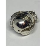A MARKED SILVER PHOTO BALL PENDANT