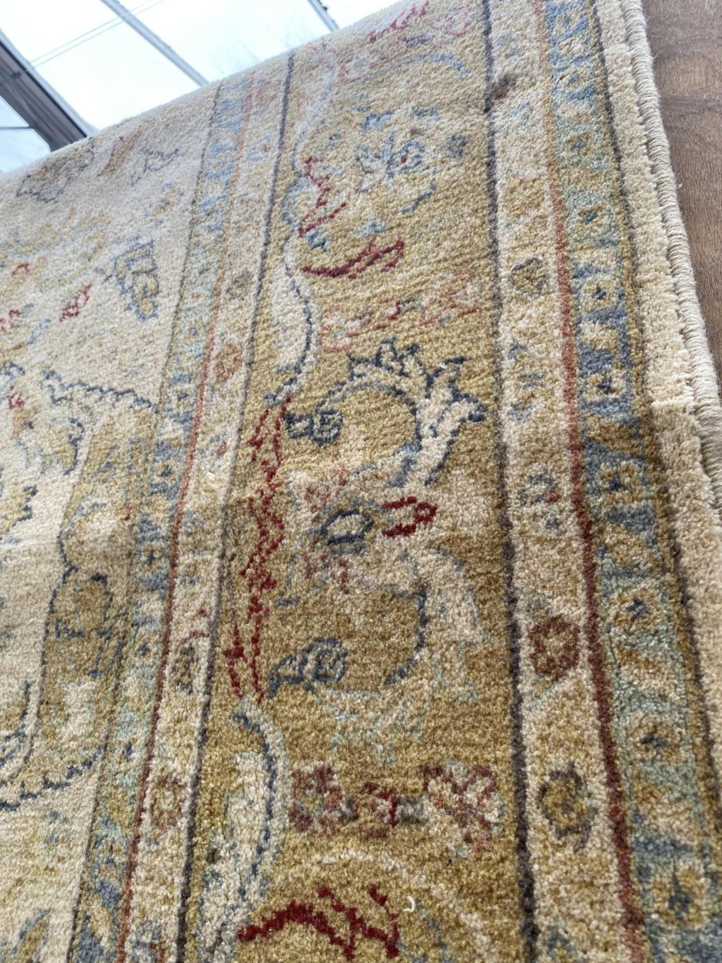 A LARGE CREAM PATTERNED RUG - Image 3 of 3