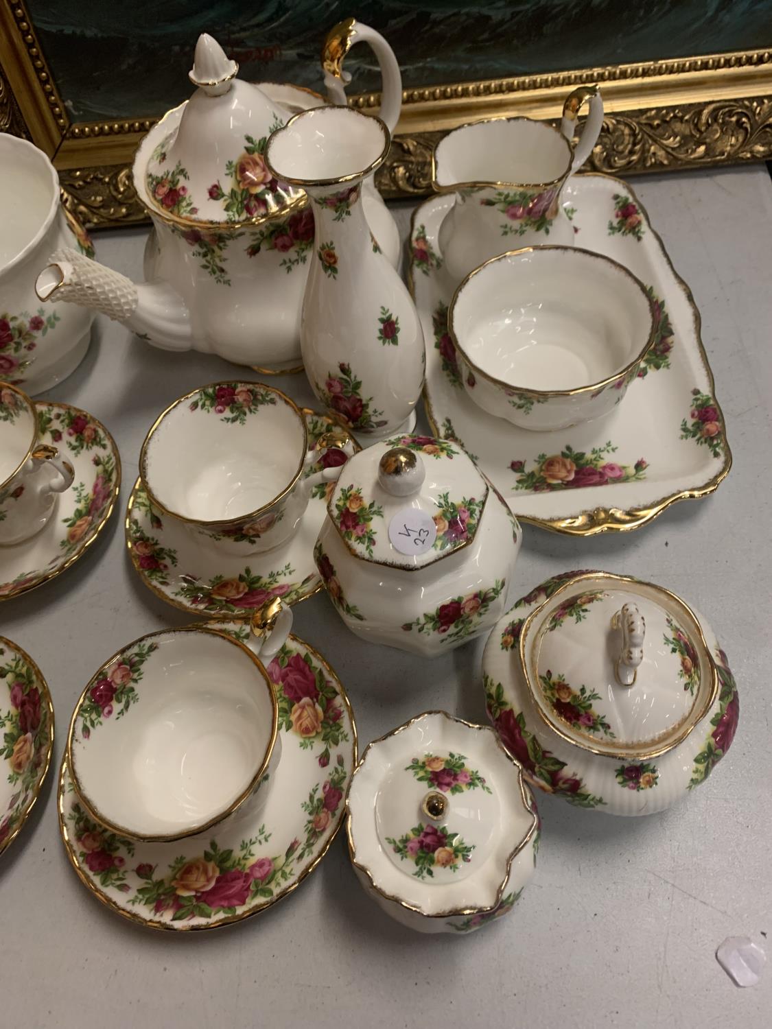 TWENTY TWO PIECES OF ROYAL ALBERT OLD COUNTRY ROSES TO INCLUDE SIX CUPS AND SAUCERS, TEAPOT, MILK - Image 2 of 5