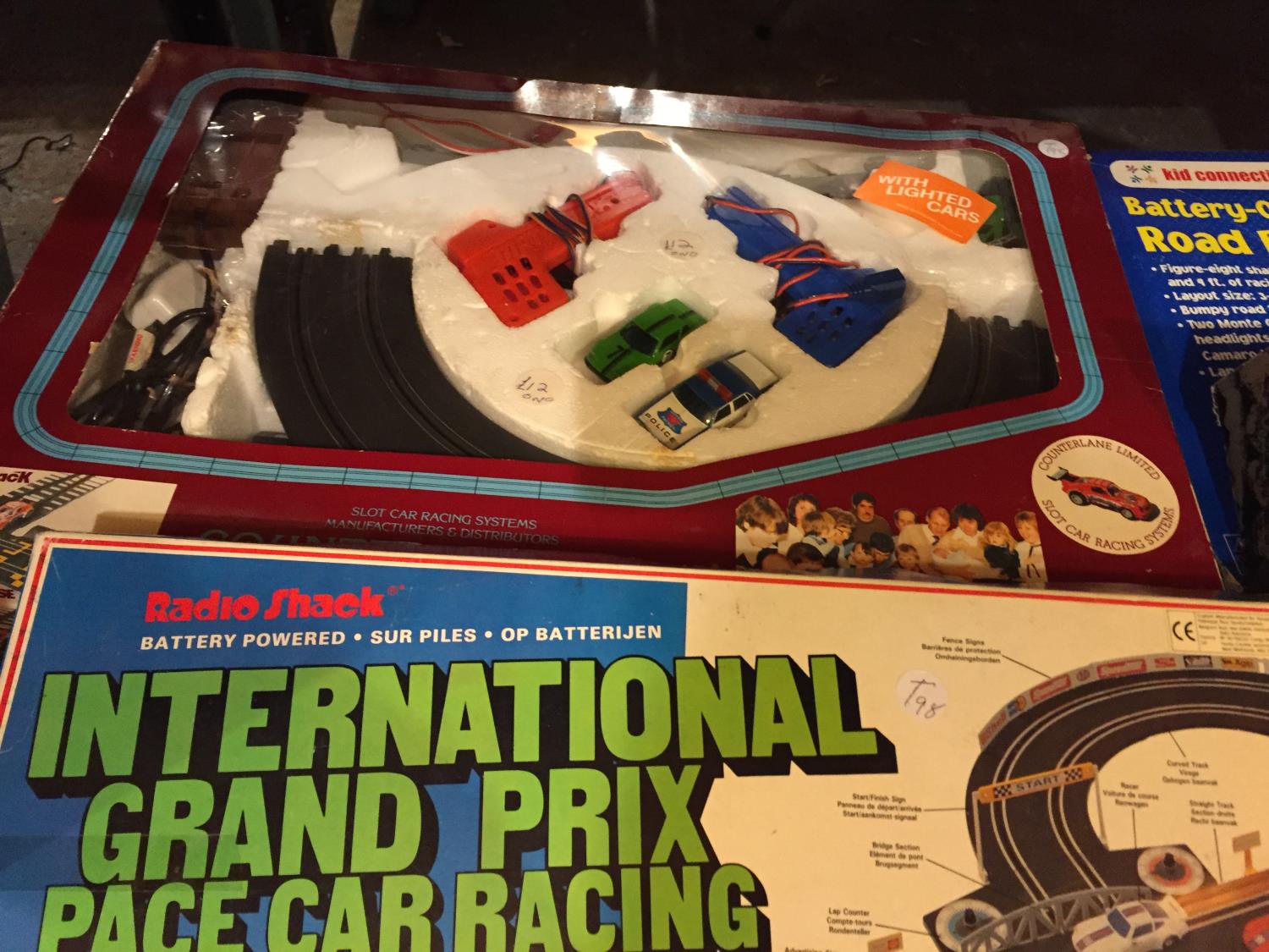 A QUANTITY OF TOYS TO INCLUDE, A BOXED RADIO SHACK SCALEXTRIC STYLE RACING TRACK, A POWER TRACK - Image 3 of 5