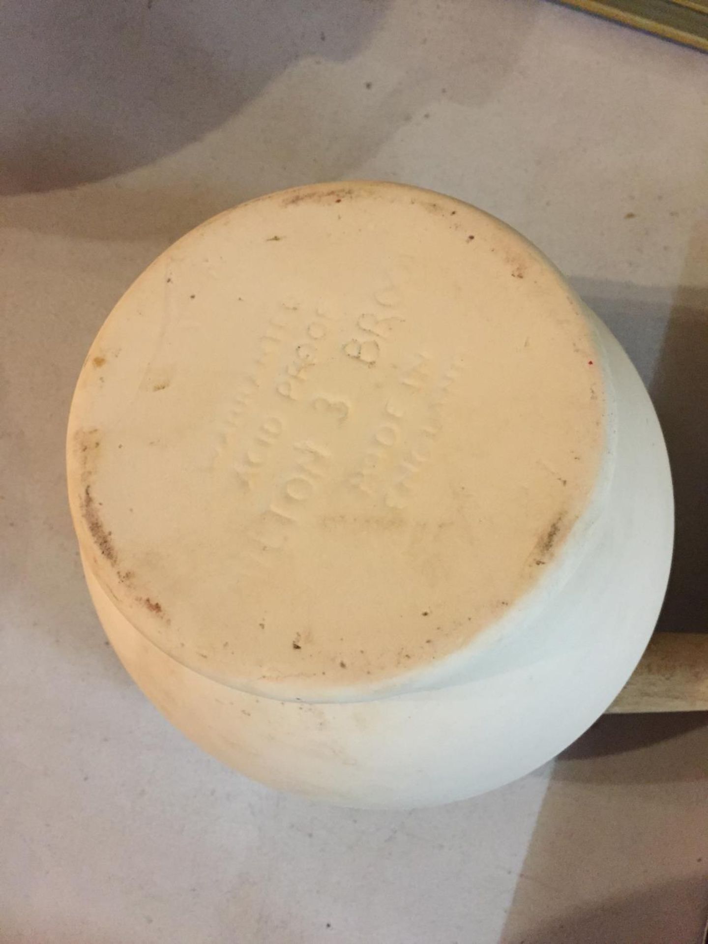 AN ANTIQUE MILTON AND BROOK APOTHECARY ACID PROOF PESTLE AND MORTAR. MADE IN ENGLAND - Image 3 of 6