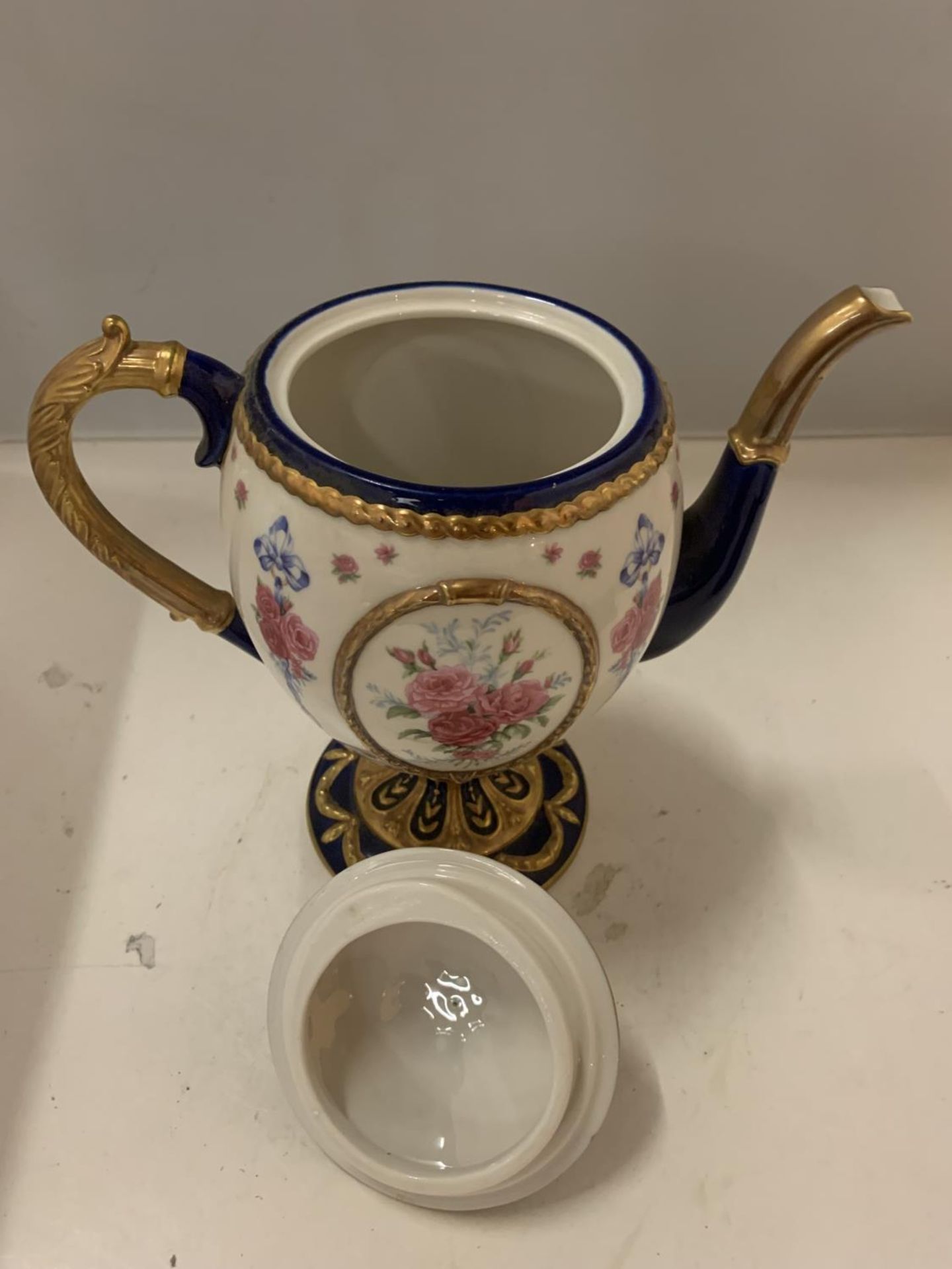 A FABERGE IMPERIAL TEAPOT WITH CERTIFICATE OF AUTHENTICITY - Image 5 of 7