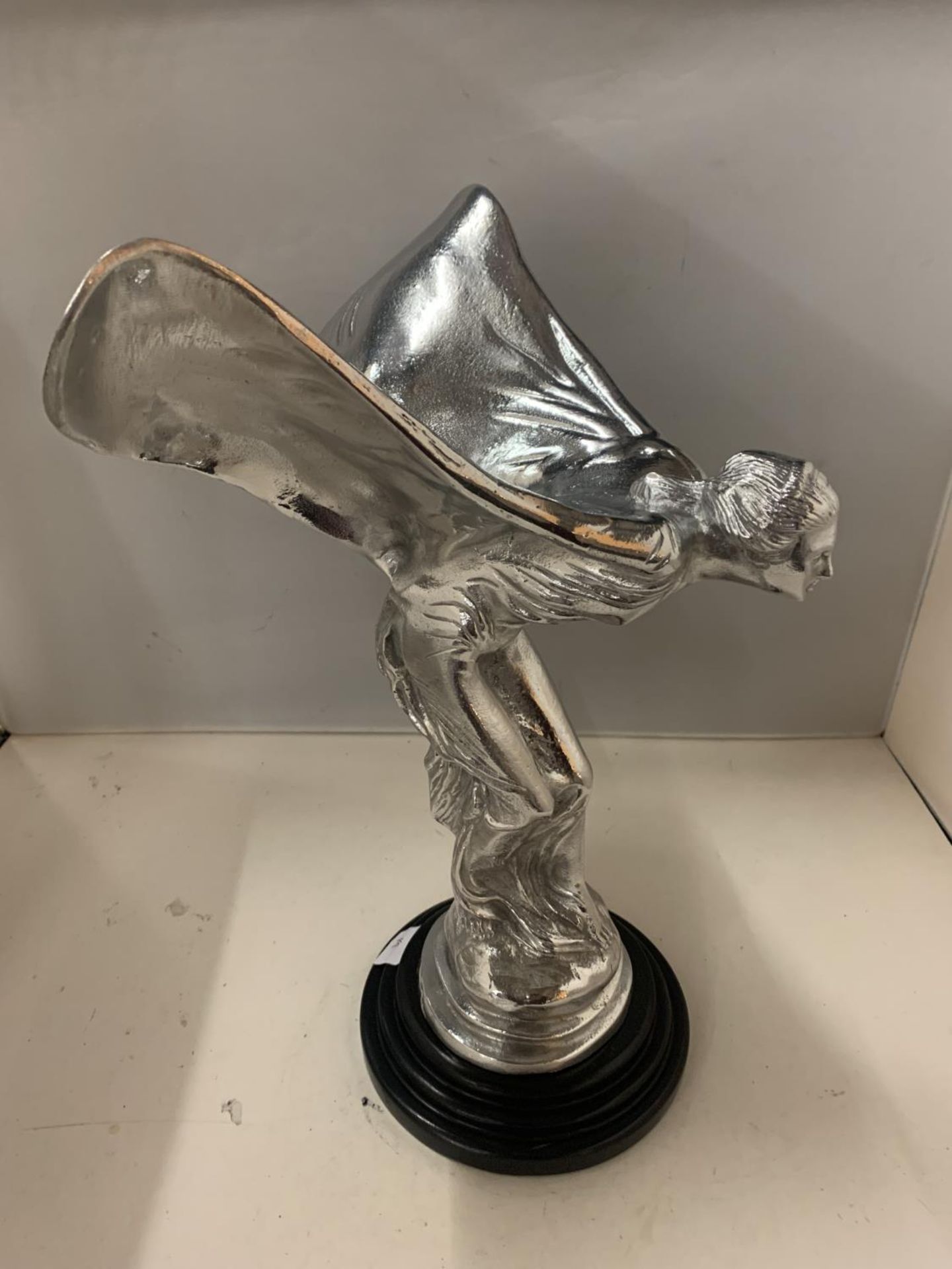 A LARGE CHROME SPIRIT OF ECSTACY ON A MARBLE BASE HEIGHT 36CM - Image 2 of 4