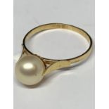 A VINTAGE 18 CARAT GOLD PEARL COCKTAIL RING SIZE R IN A PRESENTATION BOX