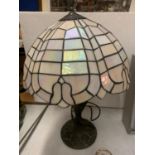 A LARGE TIFFANY STYLE LAMP WITH A WHITE PEARLISED SHADE
