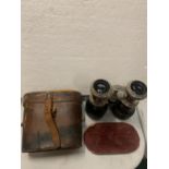 A PAIR OF VINTAGE VERRES 8 BINOCULARS IN A CASE