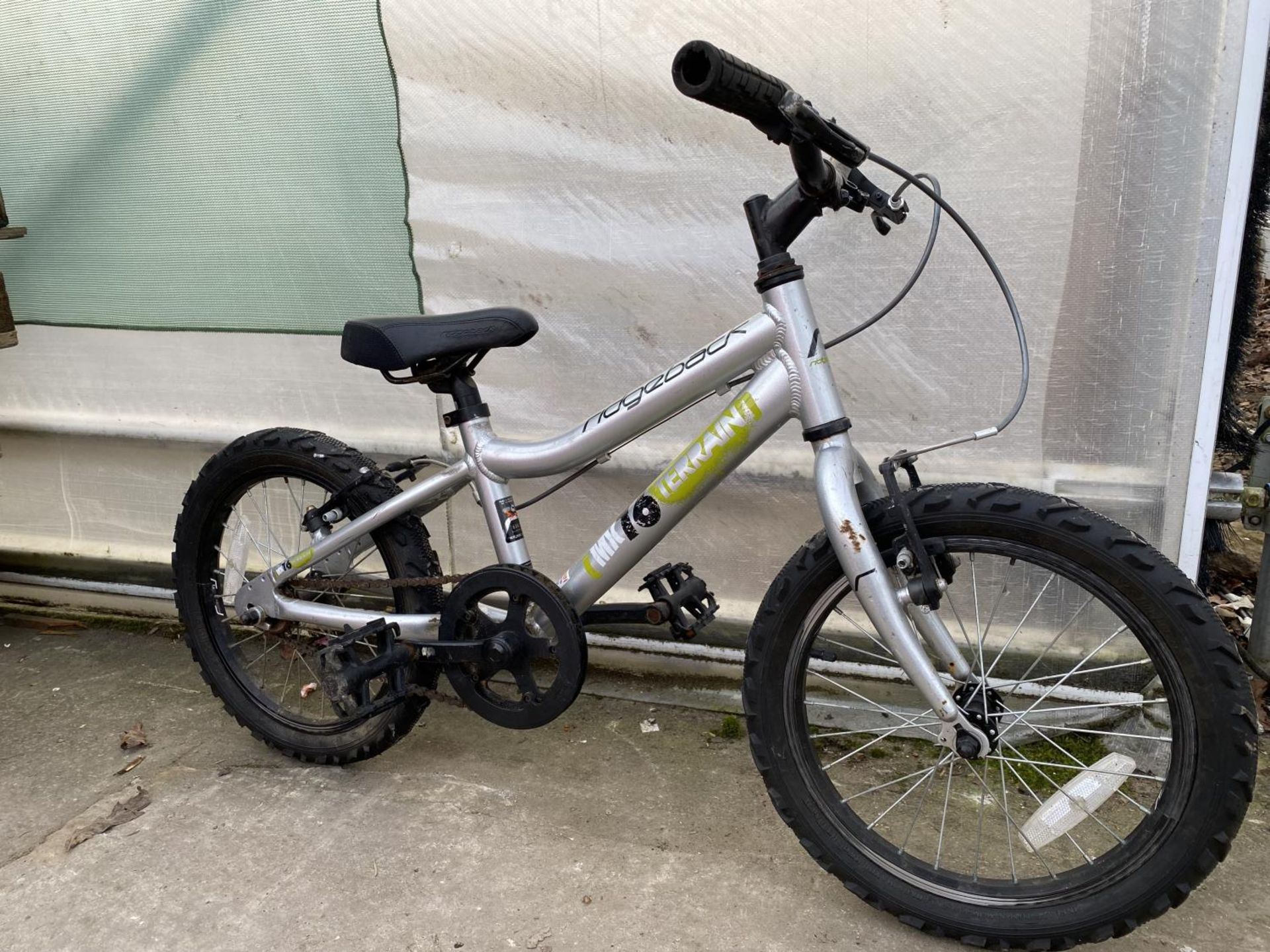 A CHILDRENS RIDGEBACK TERRAIN BIKE