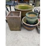 AN ASSORTMENT OF PLANTERS TO INCLUDE A LARGE TERRACOTTA POT