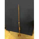 A VINTAGE COPPER AND BRASS HUNTING HORN HEIGHT 121 CM