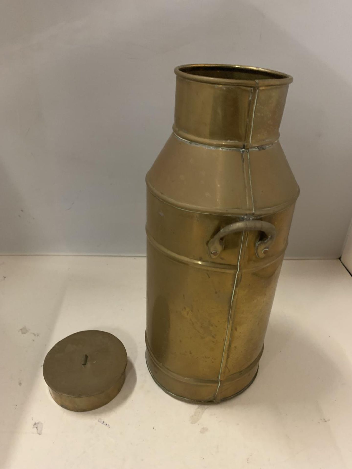 A VINTAGE BRASS MILK CAN 30CM HIGH - Image 2 of 3