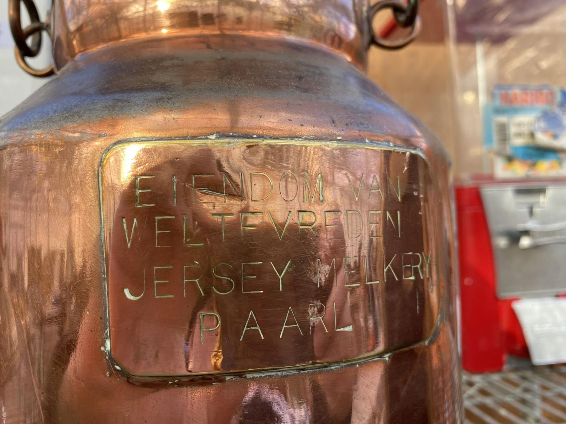 A SMALL VINTAGE COPPER MILK CHURN STAMPED 'JERSEY MELKERY' - Image 2 of 4