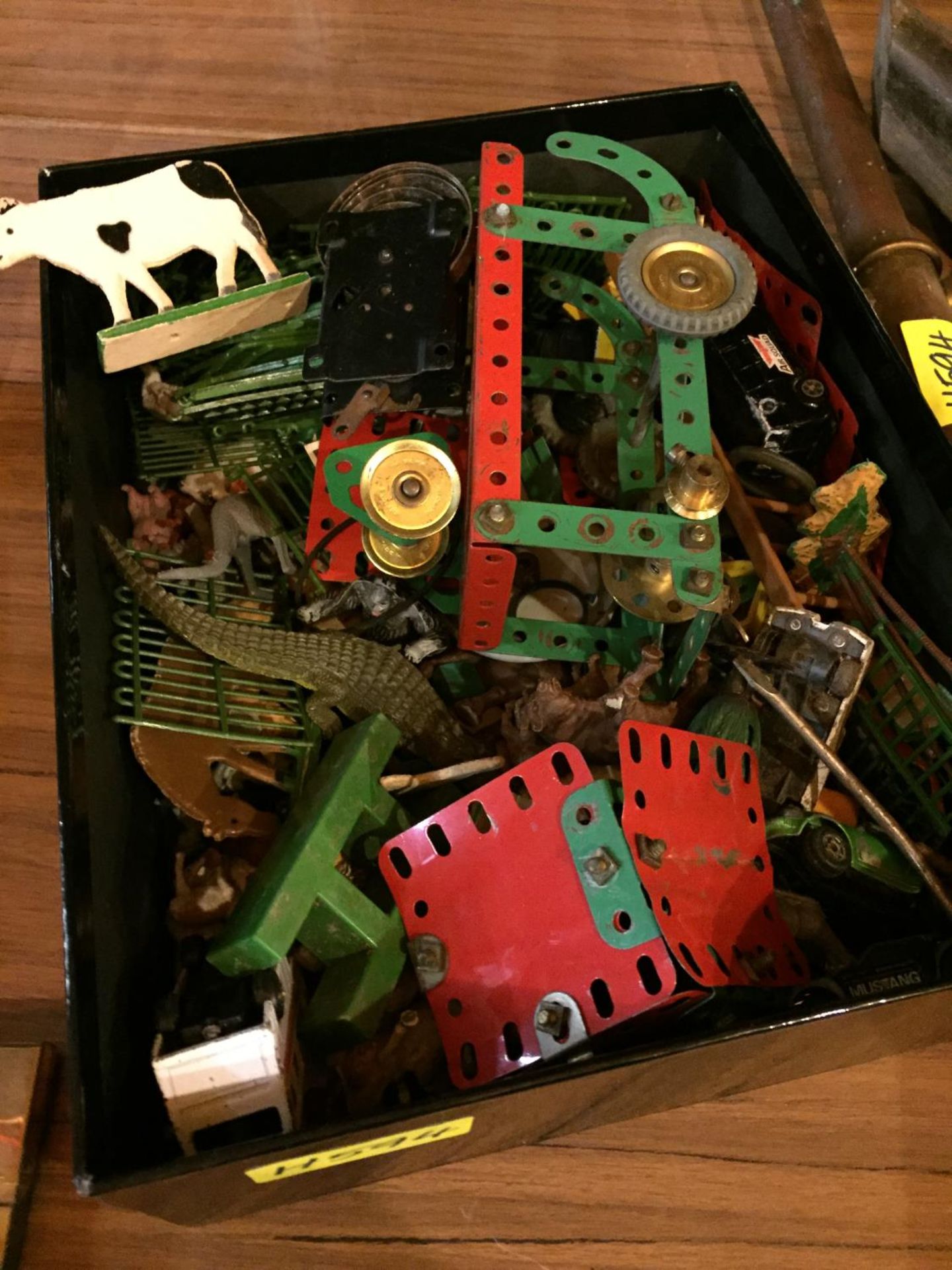 A QUANTITY OF MECCANO PIECES, WOODEN AND PLASTIC ANIMALS, DIECAST VEHICLES, ETC - Image 3 of 4