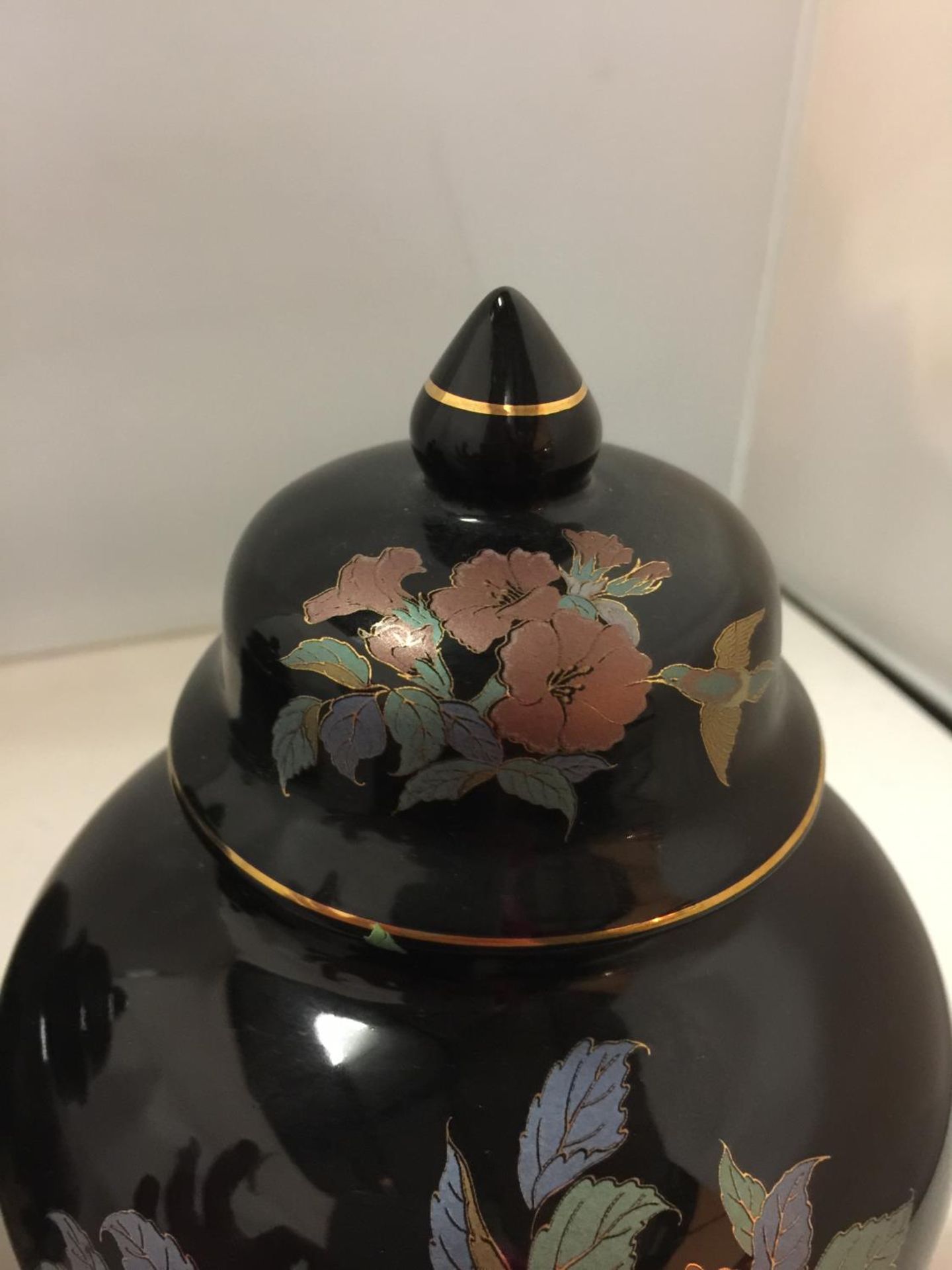 TWO BLACK GLAZED LIDDED STORAGE JARS WITH KINGFISHER AND FLORAL DESIGNS - Image 3 of 3